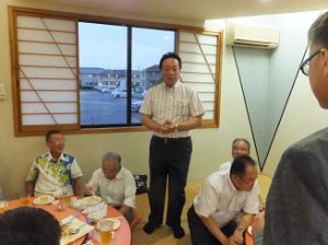 優勝の桑野委員長